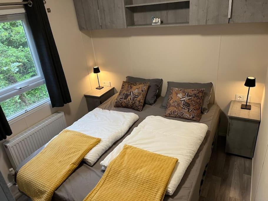 Ervaar 'Fryske Weelde' Op Vijf Sterren Vakantiepark De Kuilart Koudum Extérieur photo