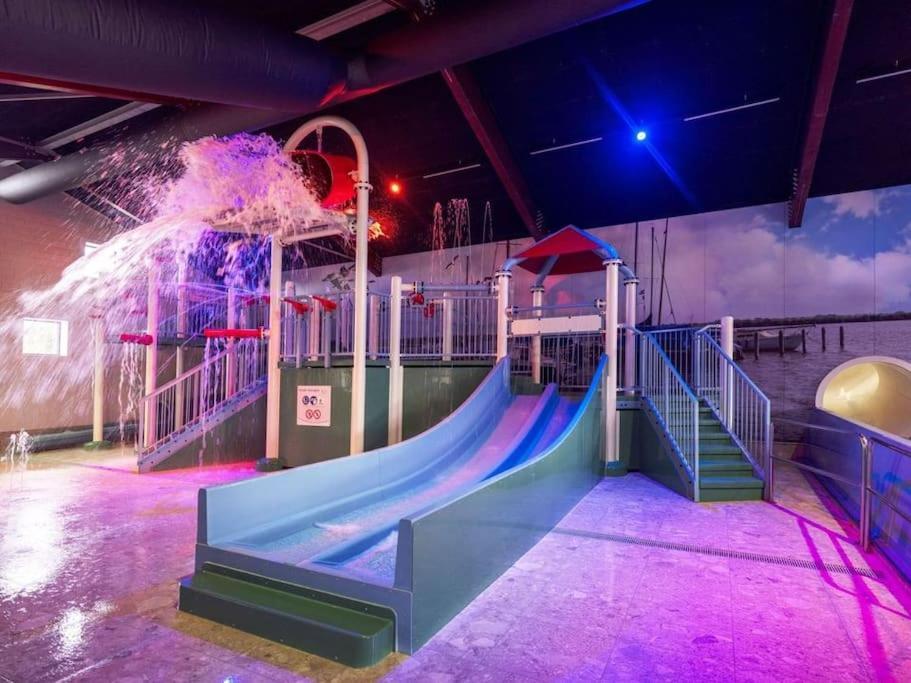 Ervaar 'Fryske Weelde' Op Vijf Sterren Vakantiepark De Kuilart Koudum Extérieur photo