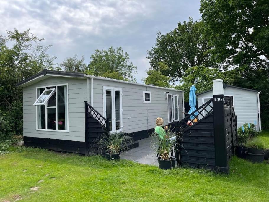 Ervaar 'Fryske Weelde' Op Vijf Sterren Vakantiepark De Kuilart Koudum Extérieur photo
